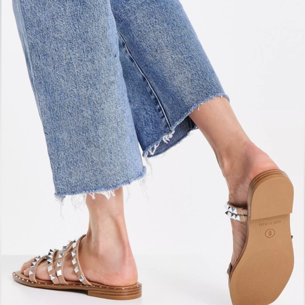 NWOT Steve Madden Skyler Studded Strappy Flat Sandal Tan Silver Size 8 - Picture 4 of 12